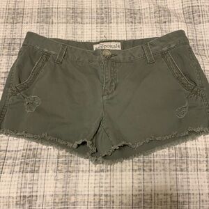 Aeropostale size 9/10 grey distressed raw hem cargo shorts